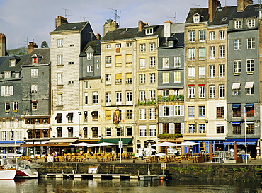 Around Vieux Bassin (the old port), Honfleur, Basse Normandie (Normandy), France, Europe