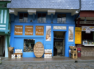 Calvados and cider shop by Vieux Bassin in Quai Ste. Catherine, Honfleur, Basse Normandie (Normandy), France, Europe