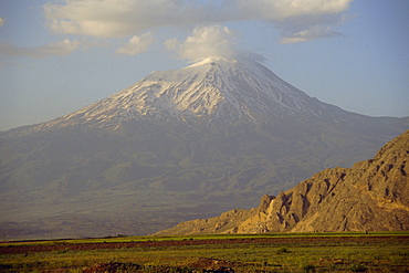 Agri Dagi, Mount Ararat, volcano is the highest mountain in Turkey at 5165m, Anatolia, Turkey, Asia Minor, Asia