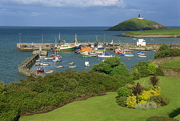 Harbour and lighthouse at Ballycotton, Co. Cork, Munster, Republic of Ireland, Europe