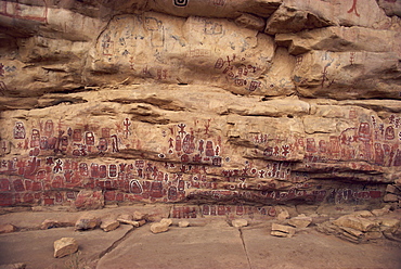 Decorated cliff wall at Dogon ritual site, Songo Village, UNESCO World Heritage Site, Bandiagara Escarpment, Dogon Area, Mali, Africa