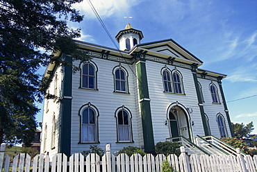 Exterior of the house where Alfred Hitchcock's The Birds was filmed, Bodega Bay, northern California, United States of America, North America