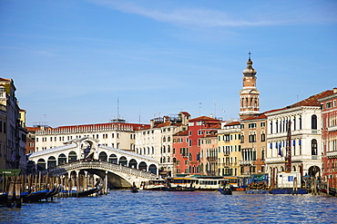 The Grand Canal and Rialto Bridge, Venice, UNESCO World Heritage Site, Veneto, Italy, Europe