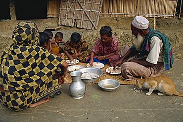 Family breakfast, Char Kukri Mukri, Bangladesh, Asia