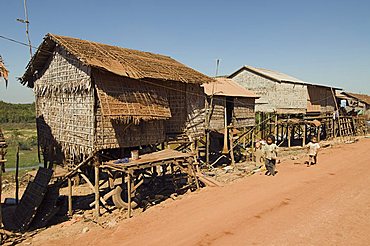 Houses on stilts on the side of Tonle Sap Lake, near Siem Reap, Cambodia, Indochina, Southeast Asia, Asia