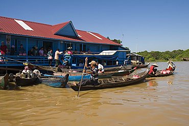 Tonle Sap Lake, Vietnamese Boat People, near Siem Reap, Cambodia, Indochina, Southeast Asia, Asia