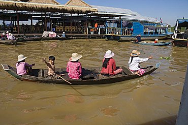 Tonle Sap Lake, Vietnamese Boat People, near Siem Reap, Cambodia, Indochina, Southeast Asia, Asia