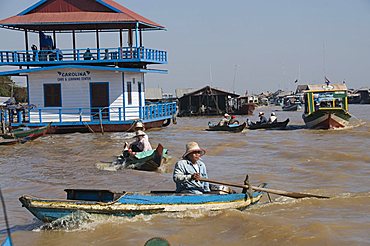 Tonle Sap Lake, Vietnamese Boat People, near Siem Reap, Cambodia, Indochina, Southeast Asia, Asia