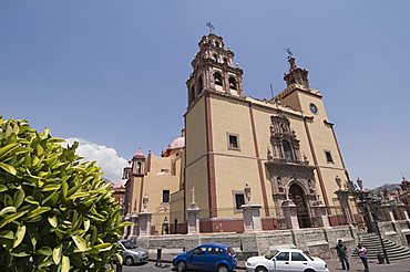 The 17th century Basilica de Nuestra Senora de Guanajuato in Guanajuato, a UNESCO World Heritage Site, Guanajuato State, Mexico, North America