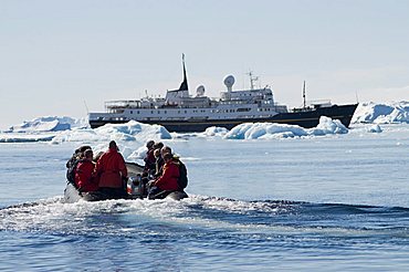 Zodiac ferrying visitors to and from boat at Brown Bluff, Antarctic Peninsula, Antarctica, Polar Regions