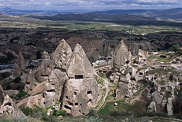 Cave dwellings, near Goreme, Cappadocia, Anatolia, Turkey, Asia Minor, Asia