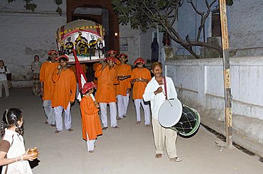 Men carrying a palaquin with the portrait of one of India's most celebrated 18th century female rulers, Ahilya Bai Holkar, during a Hindu ceremony, Maheshwar, Madhya Pradesh state, India, Asia