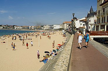 The beach at St. Jean de Luz, Basque country, Pyrenees-Atlantiques, Aquitaine, France, Europe