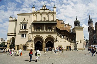 The Cloth Hall (Sukiennice), Main Market Square (Rynek Glowny), Old Town District (Stare Miasto), Krakow (Cracow), UNESCO World Heritage Site, Poland, Europe