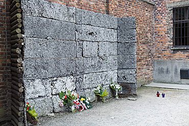 The wall between blocks 10 and 11 where thousands of prisoners were executed by firing squad, Auschwitz concentration camp, UNESCO World Heritage Site, Oswiecim, near Krakow (Cracow), Poland, Europe