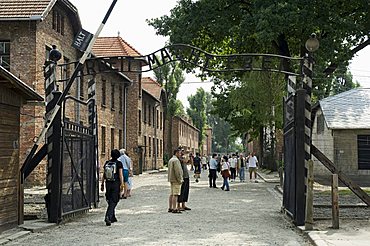 Entry gate with sign Arbeit Macht Frei (work makes you free), Auschwitz Concentration Camp, UNESCO World Heritage Site, Oswiecim, near Krakow (Cracow), Poland, Europe