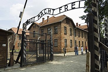 Entry gate with sign Arbeit Macht Frei (work makes you free), Auschwitz Concentration Camp, UNESCO World Heritage Site, Oswiecim, near Krakow (Cracow), Poland, Europe