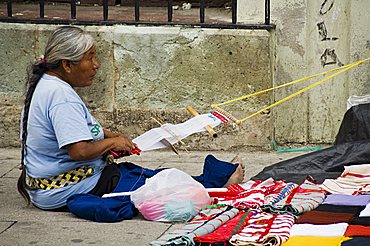 Weaving on street, Oaxaca City, Oaxaca, Mexico, North America