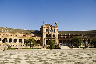 Plaza de Espana erected for the 1929 Exposition, Parque Maria Luisa, Seville, Andalusia, Spain, Europe