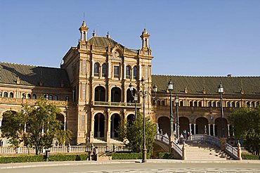 Plaza de Espana erected for the 1929 Exposition, Parque Maria Luisa, Seville, Andalusia, Spain, Europe