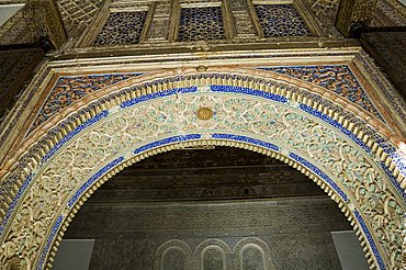 Detail of Moorish arches, Real Alcazar, UNESCO World Heritage Site, Santa Cruz district, Seville, Andalusia (Andalucia), Spain, Europe