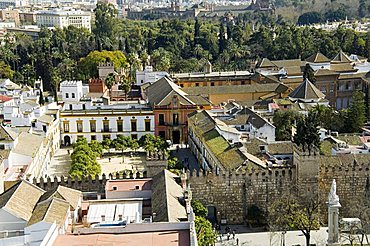 Real Alcazar, UNESCO World Heritage Site, viewed from the tower of La Giralda, Santa Cruz district, Seville, Andalusia (Andalucia), Spain, Europe