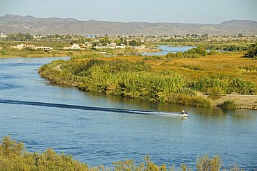 Colorado River dividing California and Arizona, near Parker, Arizona, United States of America, North America