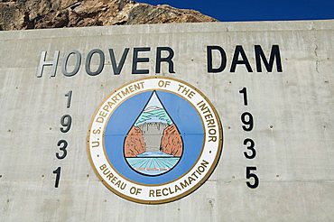 Hoover Dam on the Colorado River forming the border between Arizona and Nevada, United States of America, North America