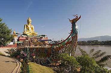 Huge golden Buddha on the banks of the Mekong River at Sop Ruak, Thailand, Southeast Asia, Asia