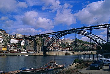 Dom Luis I Bridge over Douro River, Porto (Oporto), Douro Litoral, Portugal, Europe