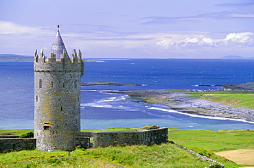 Doonagoore Castle, County Clare, Munster, Republic of Ireland (Eire), Europe