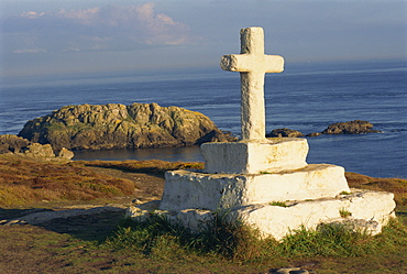 Penn Arlan and St. Paul cross, Ile d'Ouessant, Finistere, Brittany, France, Europe