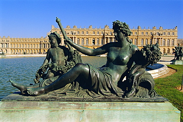 La Marne River statue, Parterre d'Eau, Chateau de Versailles, Versailles, Les Yvelines, France, Europe