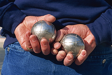 Playing petanque, Roussillon, France, Europe