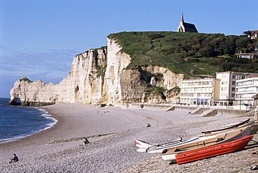 Beach and Falaise d'Amont, Haute Normandie (Normandy), France, Europe