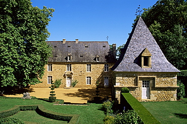 The 17th century manor, Jardins d'Eyrignac, Perigord, Aquitaine, France, Europe