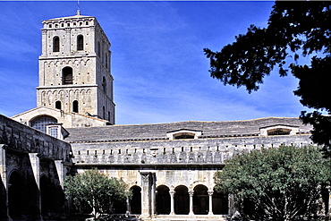 St. Trophime cloister and church, Arles, Bouches-du-Rhone, Provence, France, Europe