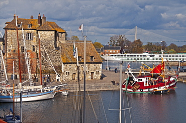 Tthe Vieux Bassin with the Lieutenance dating from the 17th century, and boats, Honfleur, Calvados, Normandy, France, Europe