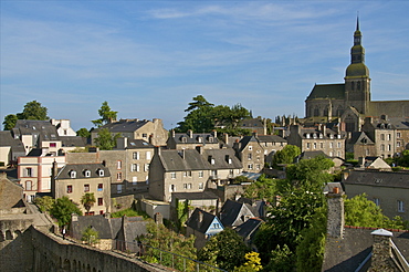 Old town houses and gardens, city walls, and St. Sauveur Basilica, Dinan, Brittany, France, Europe 