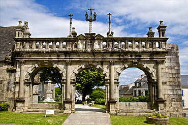 Triumphal Arch dating from 1588 ), Sizun parish enclosure, Finistere, Brittany, France, Europe