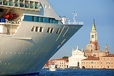 Tourist cruise liner and vaporetto sailing on Bacino di San Marco, Venice, UNESCO World Heritage Site, Veneto, Italy, Europe