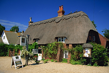 Thatched hotel, Brockenhurst, New Forest, Hampshire, England, United Kingdom, Europe