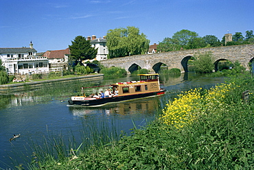 River and ancient bridge, Bidford-on-Avon, Warwickshire, England, United Kingdom, Europe