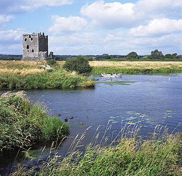 Threave Island and castle, Dumfries and Galloway, Scotland, United Kingdom, Europe