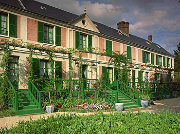 Exterior of Claude Monet's house, now a museum, Giverny, in Haute Normandie (Normandy), France, Europe