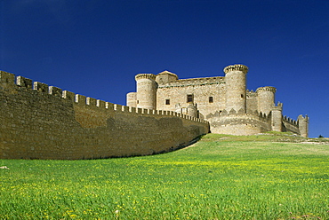 Exterior of the walls and castle of Belmonte in Cuenca, Castile la Mancha (Castilla la Mancha), Spain, Europe