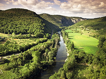 River Aveyron near St. Antonin Noble Val, Midi Pyrenees, France, Europe