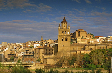 Town skyline, La Rioja, Calahorra, Castile Leon (Castilla Leon), Spain, Europe