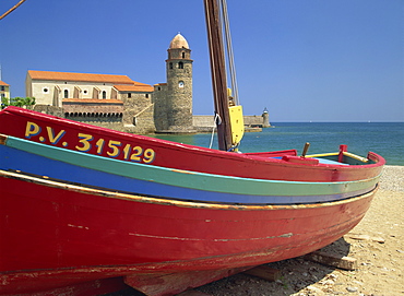 Brightly painted fishing boat, Collioure, Cote Vermeille, Languedoc Roussillon, France, Europe