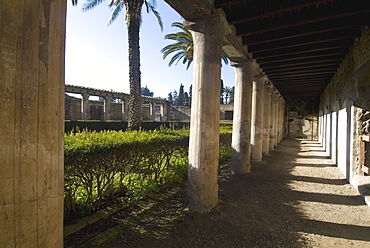 The ruins of Herculaneum, a large Roman town destroyed in 79AD by a volcanic eruption from Mount Vesuvius, UNESCO World Heritage Site, near Naples, Campania, Italy, Europe